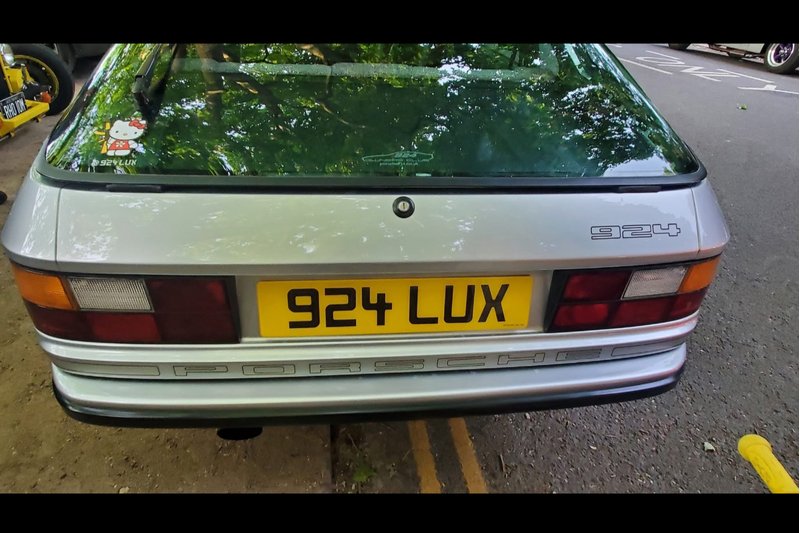 private number plates car 924LUX