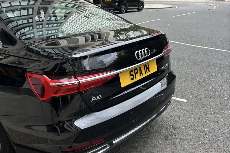Place private number plate