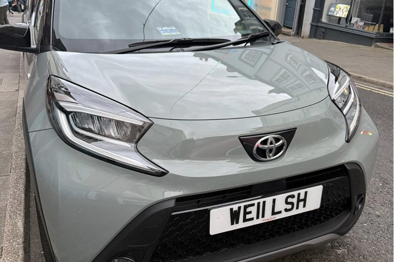 Place private number plate