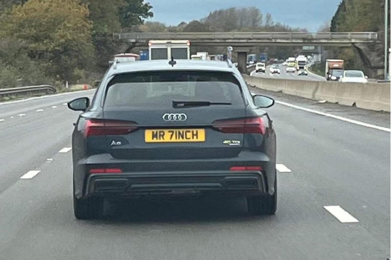 private number plates rude MR71NCH