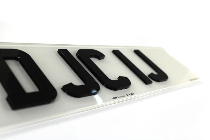 White 4D Standout plate.